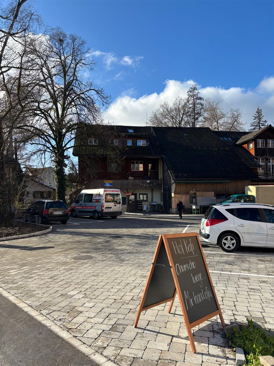 Kikeriki, Zufahrt zum Hof Kafi wieder frei...