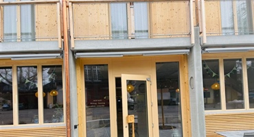 Mitteilung vom Hof Kafi Huhn zur… äh… lebhaften Tür